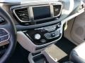 Chrysler Pacifica Touring L Brilliant Black Crystal Pearl photo #10
