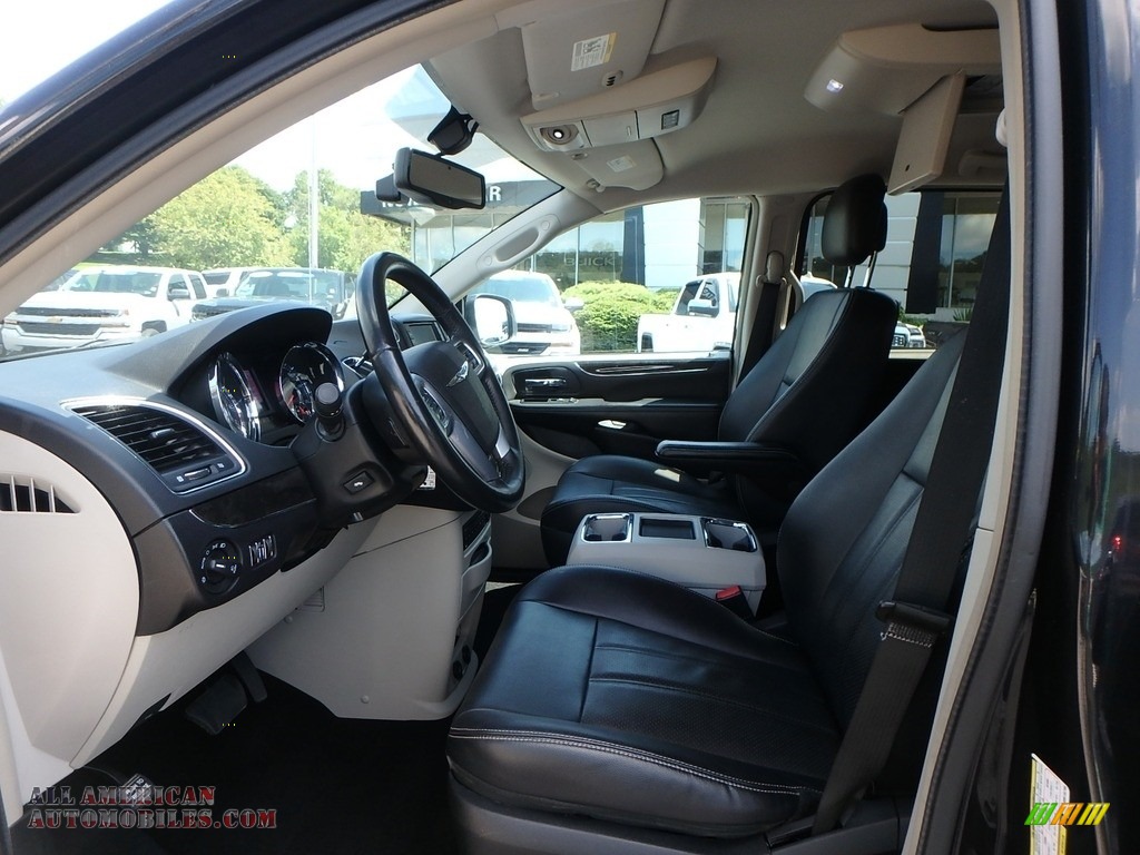 2013 Town & Country Touring - L - Brilliant Black Crystal Pearl / Black/Light Graystone photo #17