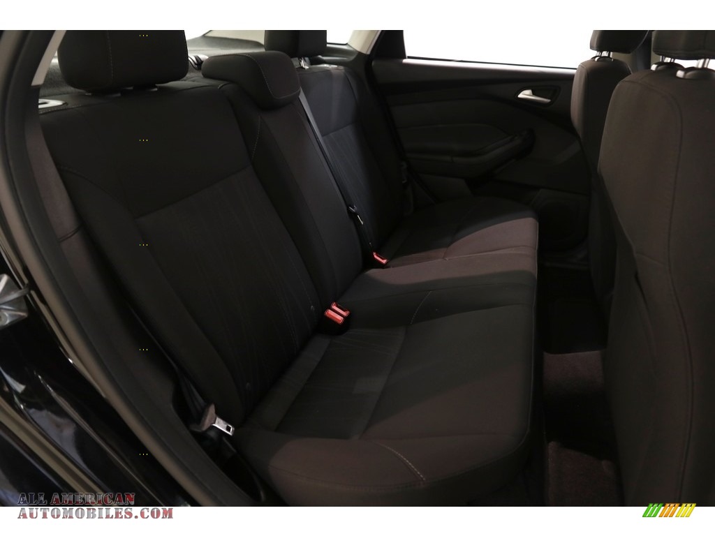 2016 Focus SE Sedan - Shadow Black / Charcoal Black photo #17