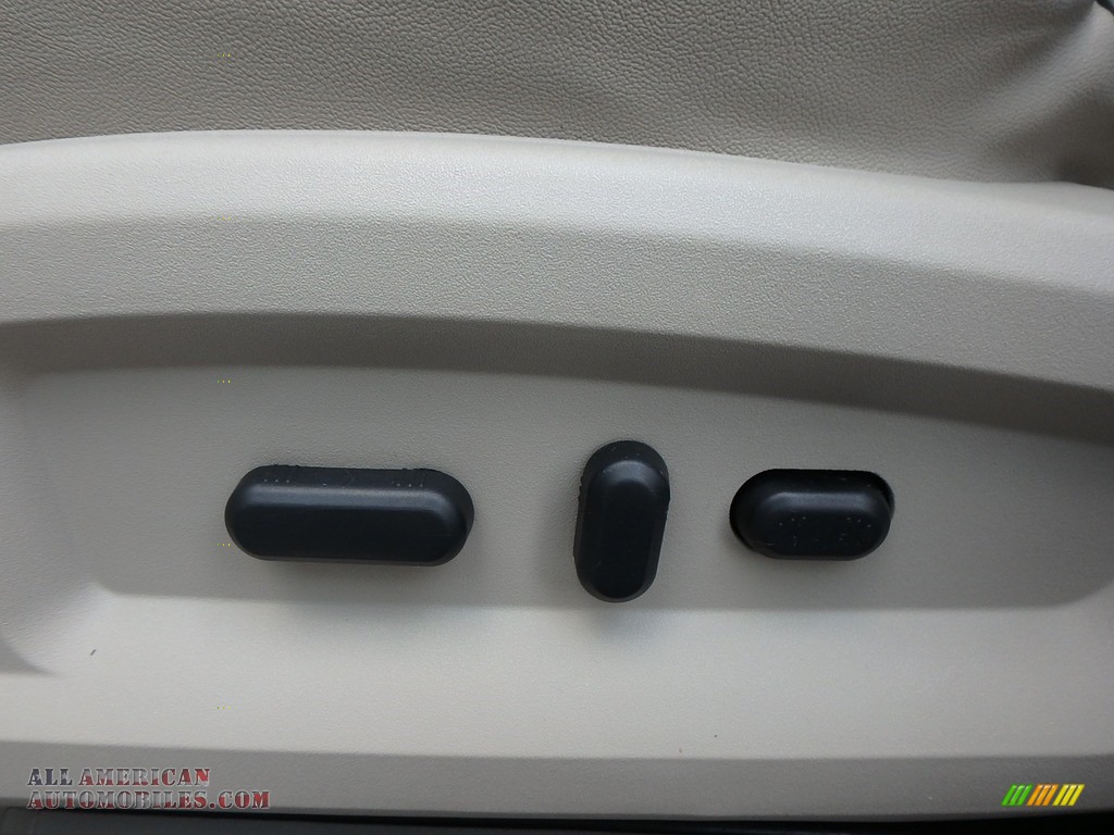 2010 MKX AWD - White Platinum Tri-Coat / Cashmere/Black photo #17