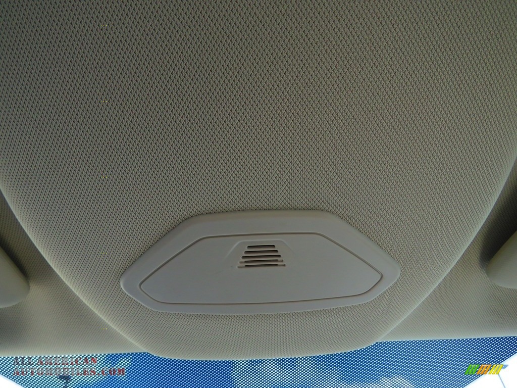 2018 Focus SE Sedan - Magnetic / Medium Light Stone photo #38