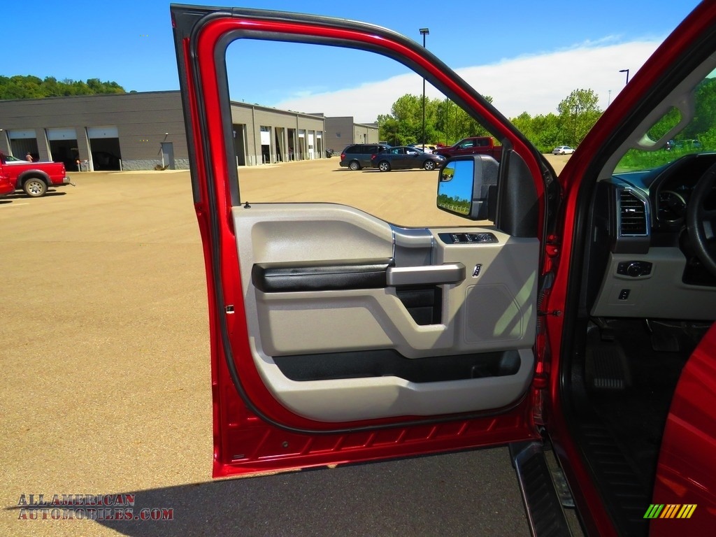 2018 F150 XLT SuperCab 4x4 - Ruby Red / Earth Gray photo #17