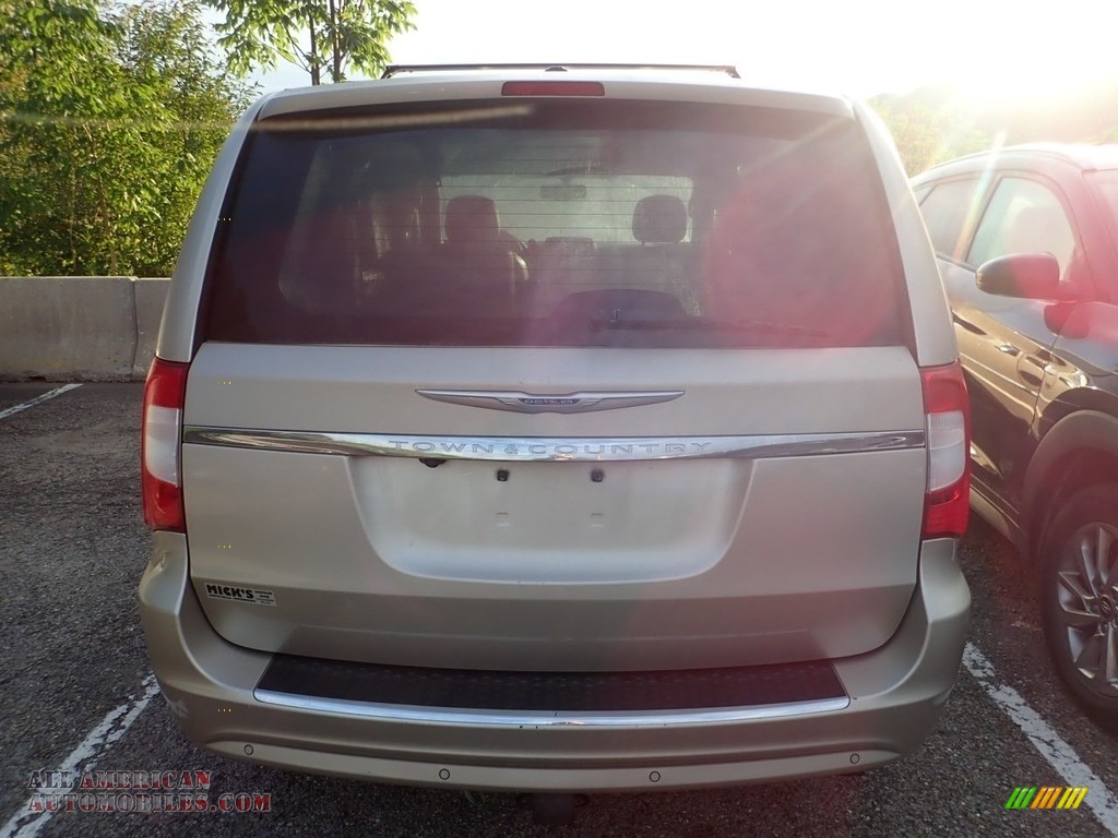 2013 Town & Country Touring - L - Cashmere Pearl / Dark Frost Beige/Medium Frost Beige photo #2