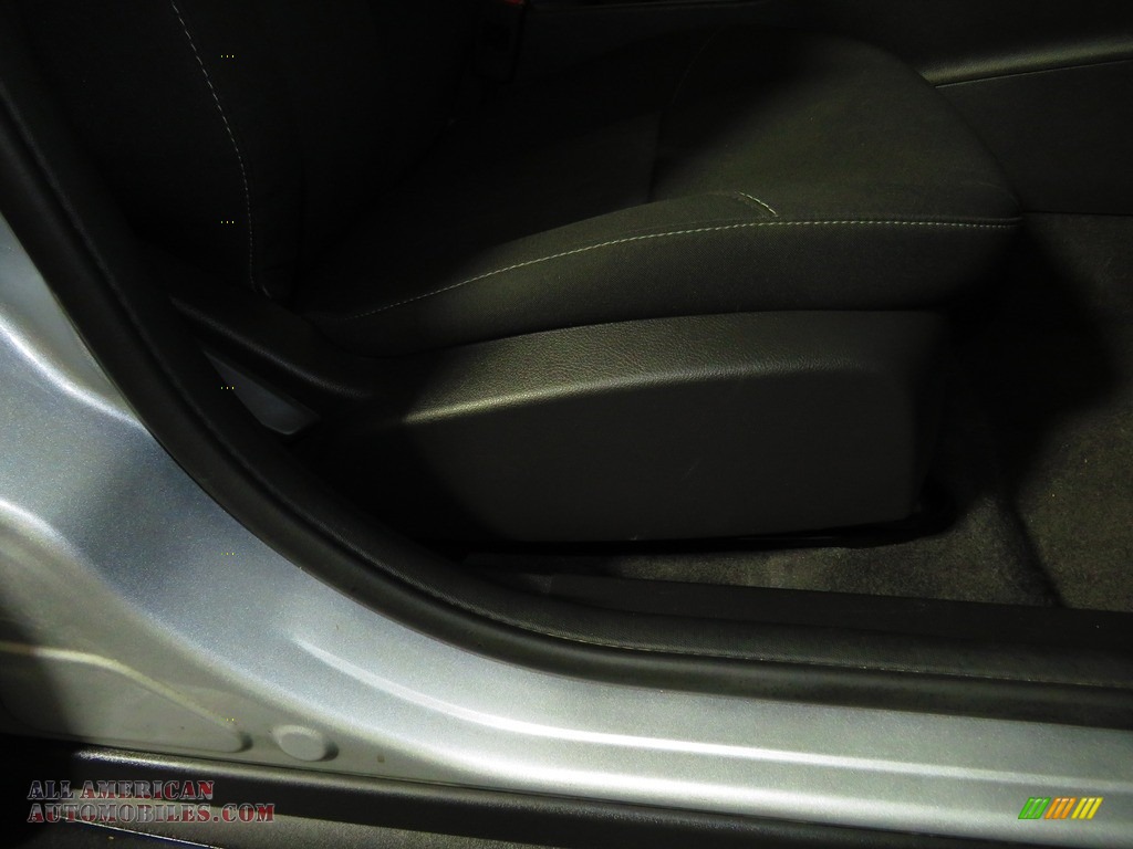 2018 Focus SE Sedan - Ingot Silver / Charcoal Black photo #27