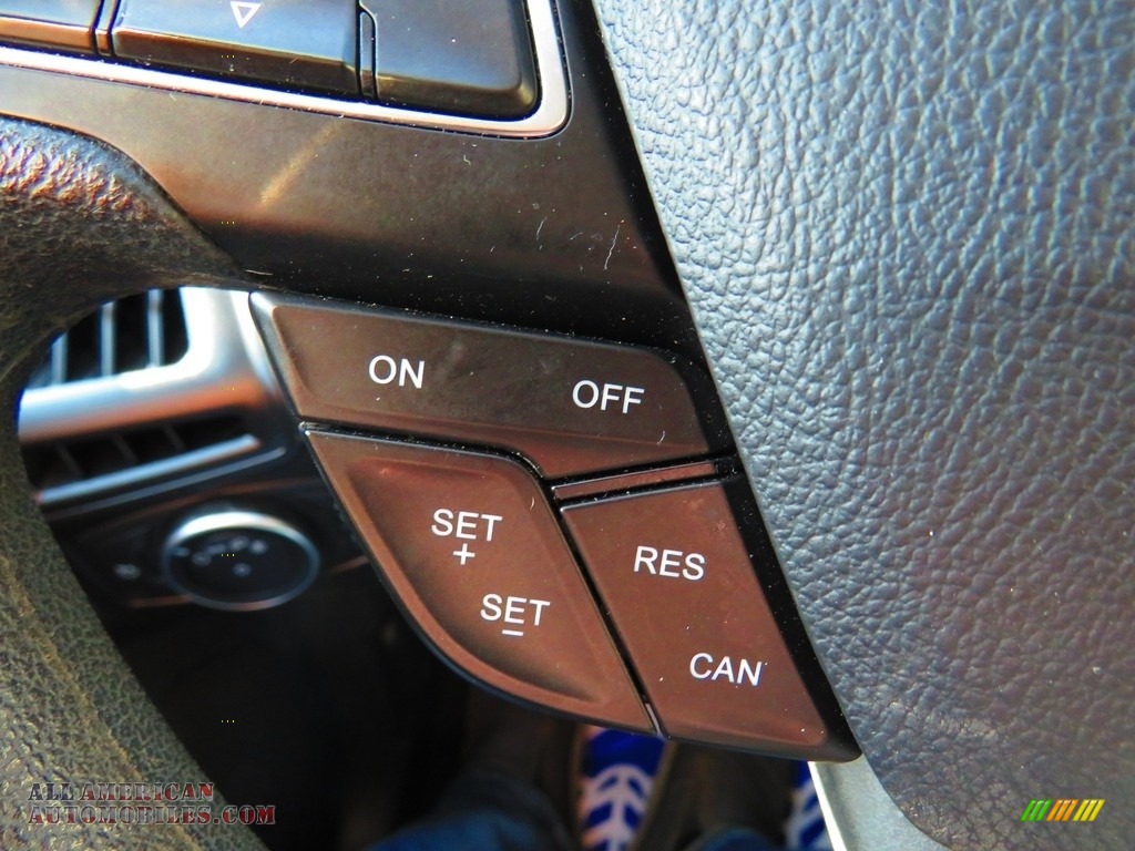 2018 Focus SE Sedan - Magnetic / Charcoal Black photo #32