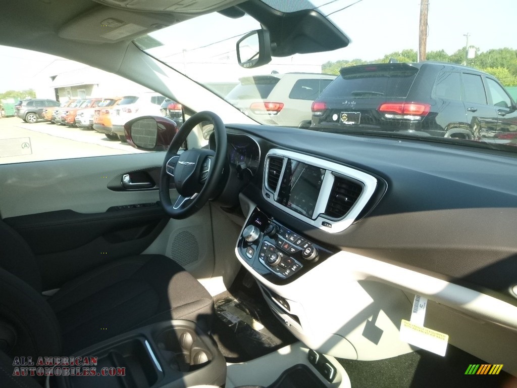 2020 Pacifica Touring - Velvet Red Pearl / Alloy/Black photo #9