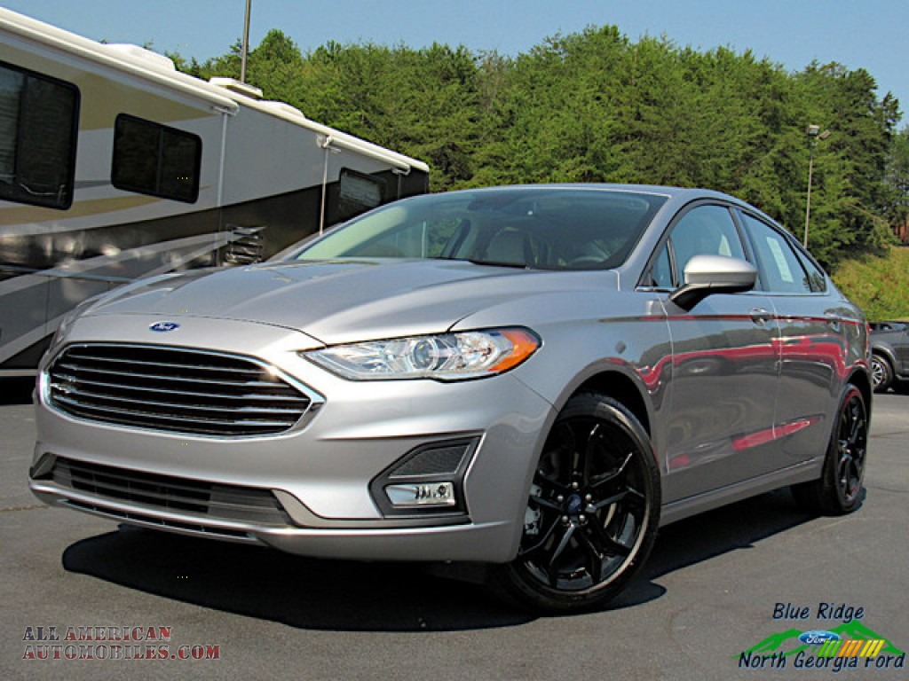 Iconic Silver / Light Putty Ford Fusion SE