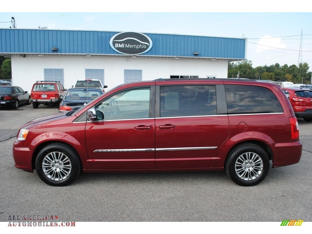 2013 Town & Country Touring - L - Deep Cherry Red Crystal Pearl / Black/Light Graystone photo #2