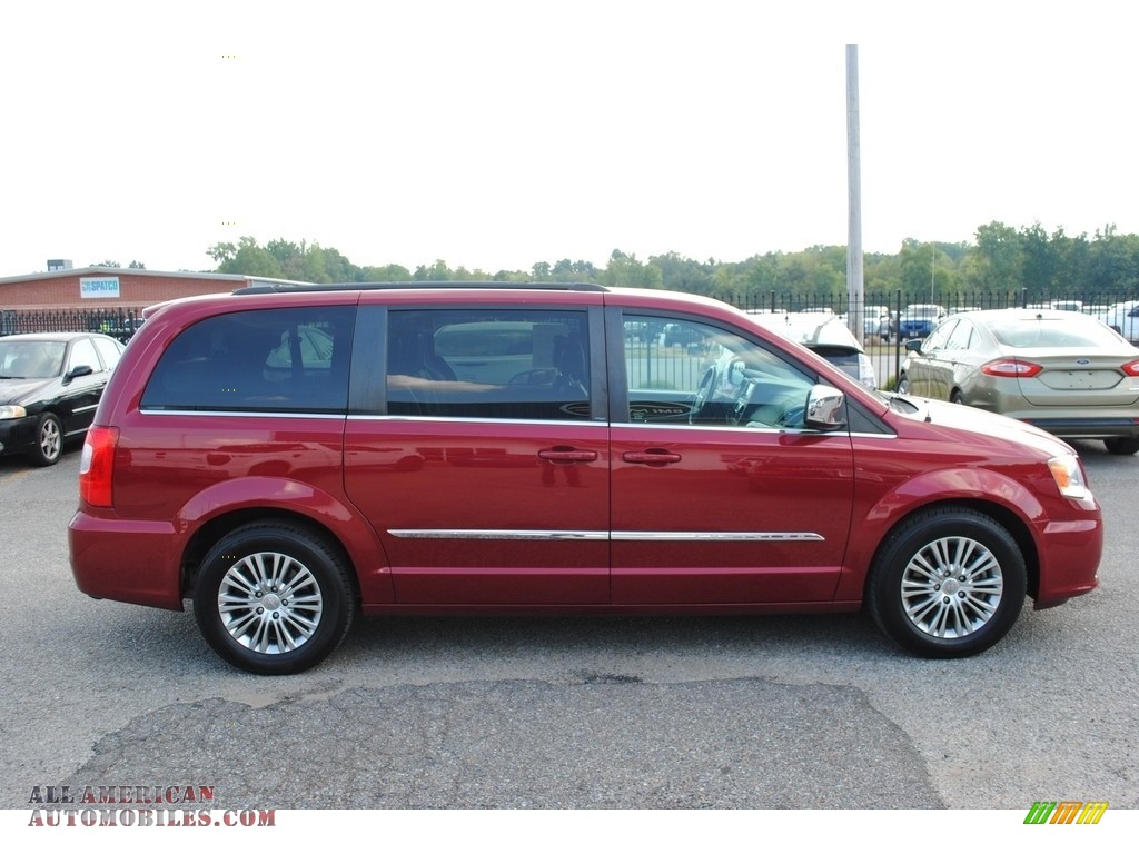 2013 Town & Country Touring - L - Deep Cherry Red Crystal Pearl / Black/Light Graystone photo #6