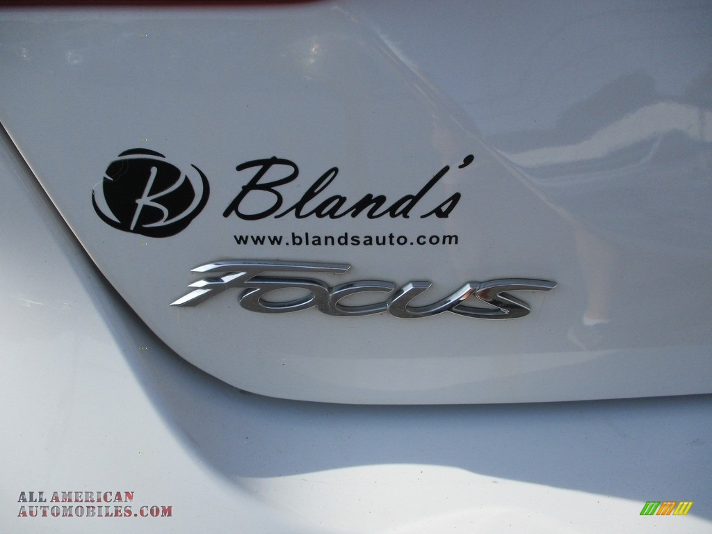 2014 Focus SE Sedan - Oxford White / Medium Light Stone photo #27