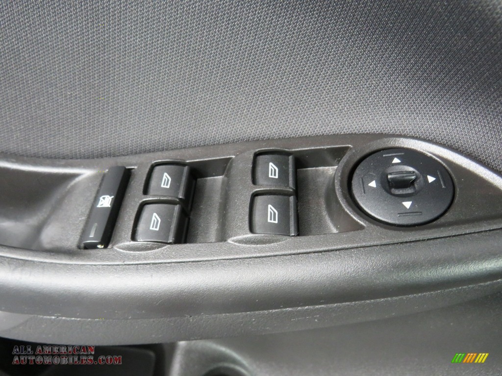 2018 Focus SE Sedan - Ingot Silver / Medium Light Stone photo #18