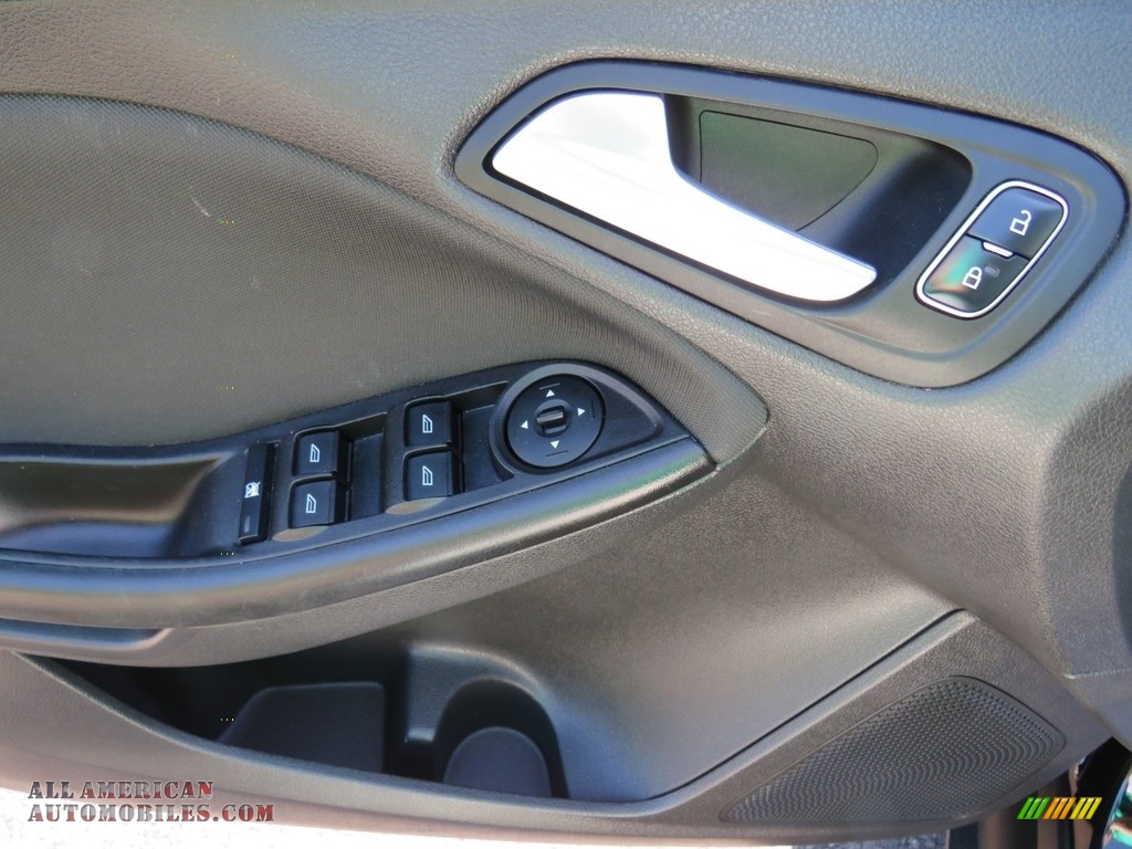 2018 Focus SE Sedan - Shadow Black / Charcoal Black photo #18