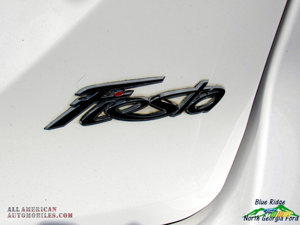 2016 Fiesta SE Sedan - Oxford White / Medium Light Stone photo #32