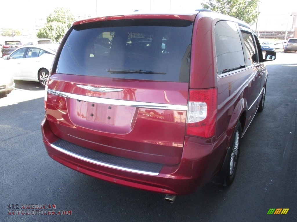 2014 Town & Country Touring-L - Deep Cherry Red Crystal Pearl / Dark Frost Beige/Medium Frost Beige photo #5