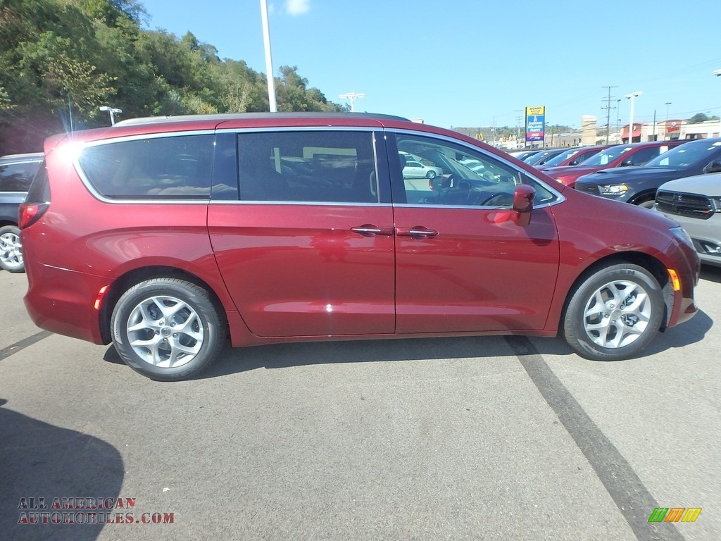 2020 Pacifica Touring - Velvet Red Pearl / Black photo #7