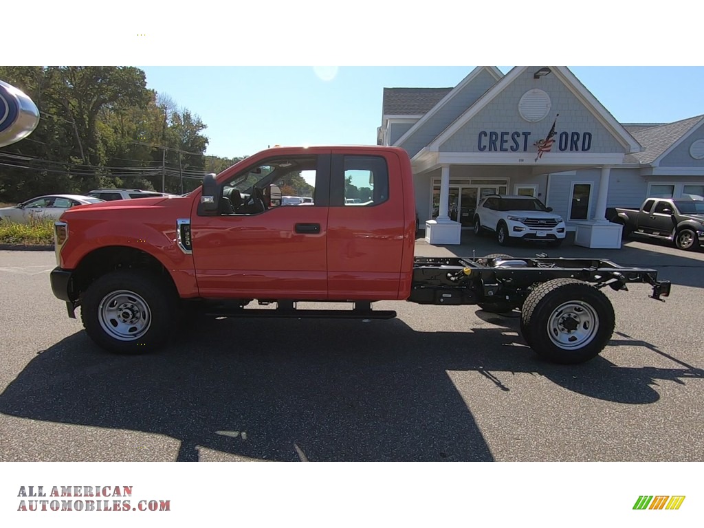 2019 F350 Super Duty XL SuperCab 4x4 - Race Red / Earth Gray photo #4