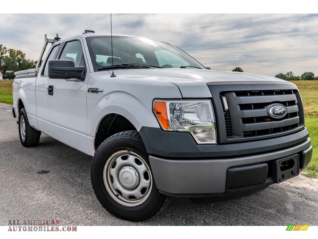 Oxford White / Steel Gray Ford F150 XL SuperCab