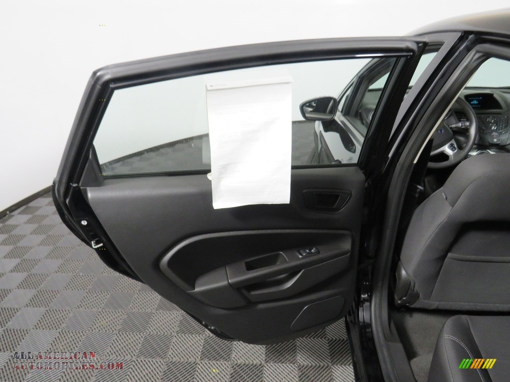 2017 Fiesta SE Hatchback - Shadow Black / Charcoal Black photo #23