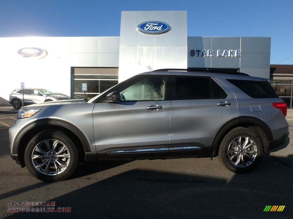Iconic Silver Metallic / Sandstone Ford Explorer XLT 4WD