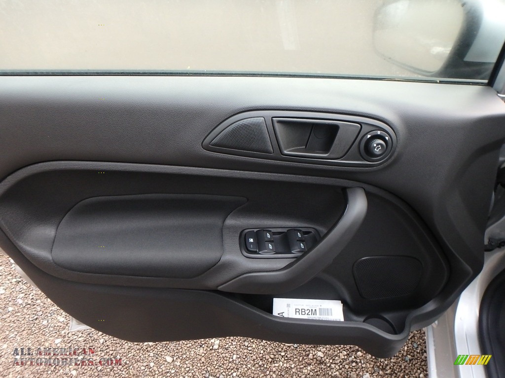 2019 Fiesta SE Hatchback - Ingot Silver / Charcoal Black photo #15