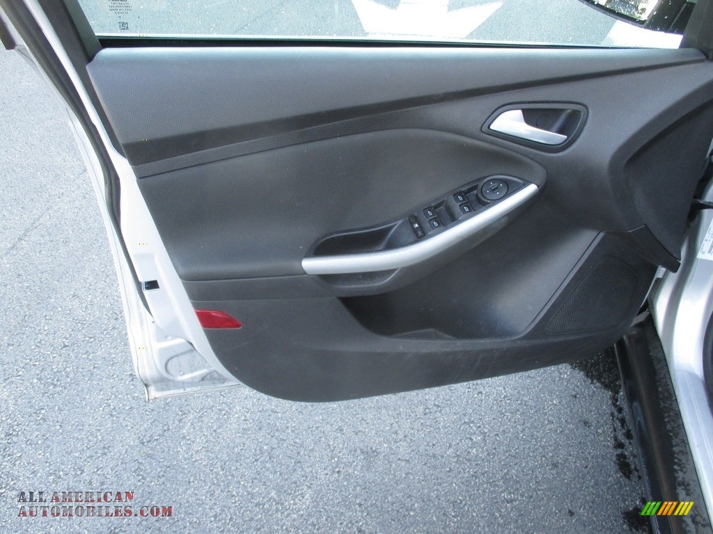2013 Focus SE Sedan - Ingot Silver / Charcoal Black photo #11