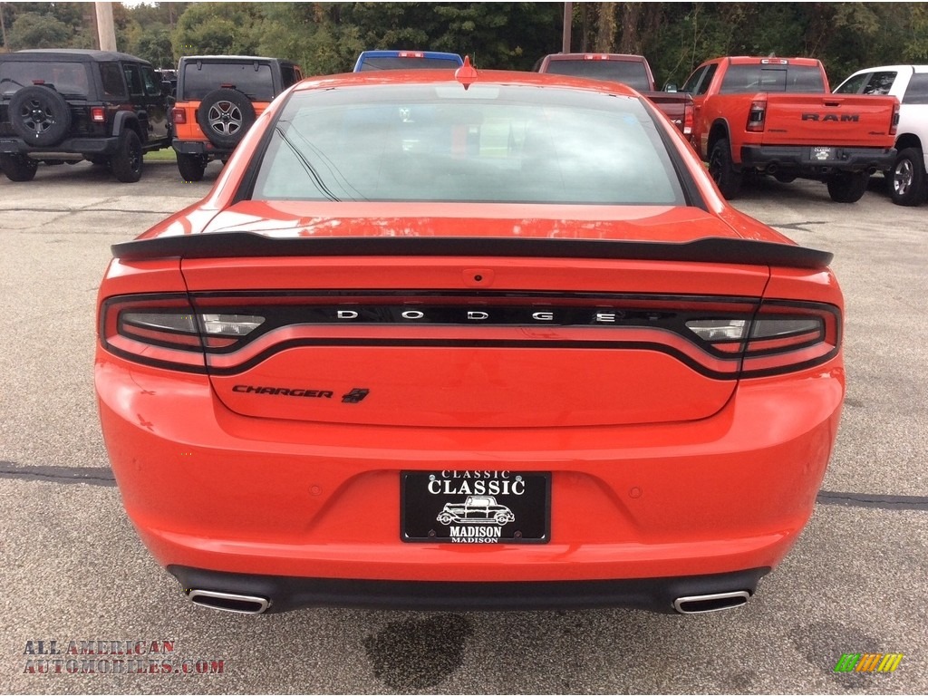 2019 Charger SXT AWD - Torred / Black photo #8