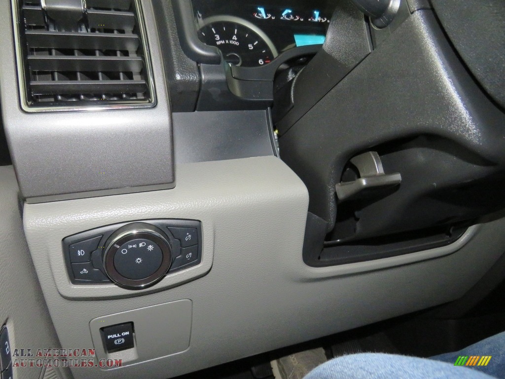 2019 F150 XLT SuperCrew 4x4 - Magma Red / Earth Gray photo #32