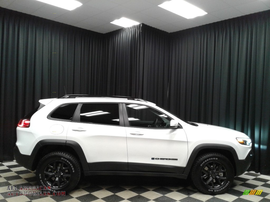 2020 Cherokee Upland 4x4 - Bright White / Black photo #5