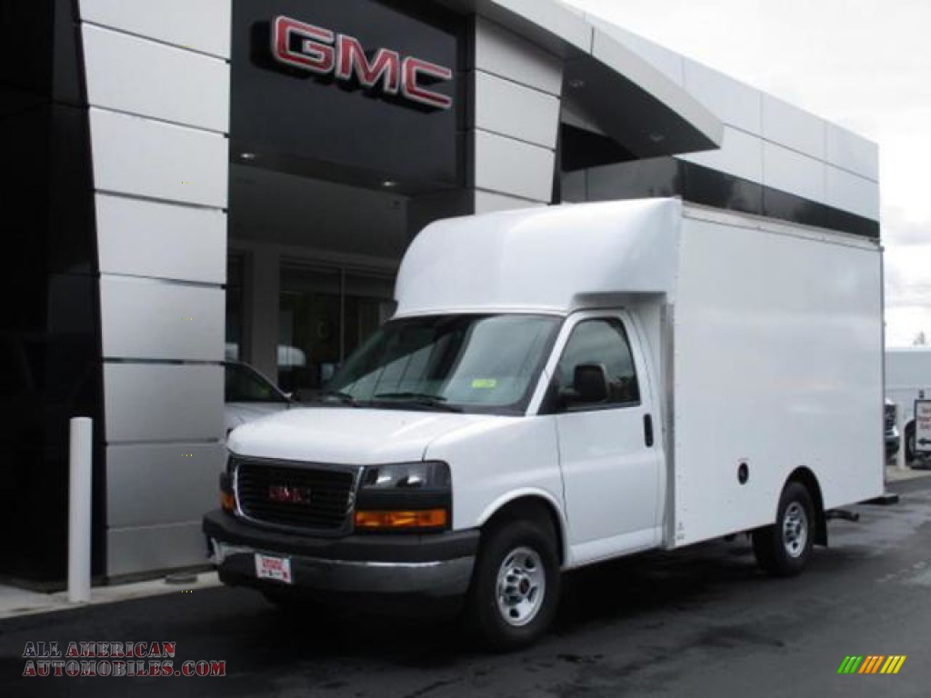 Summit White / Medium Pewter GMC Savana Cutaway 3500 Commercial Moving Truck