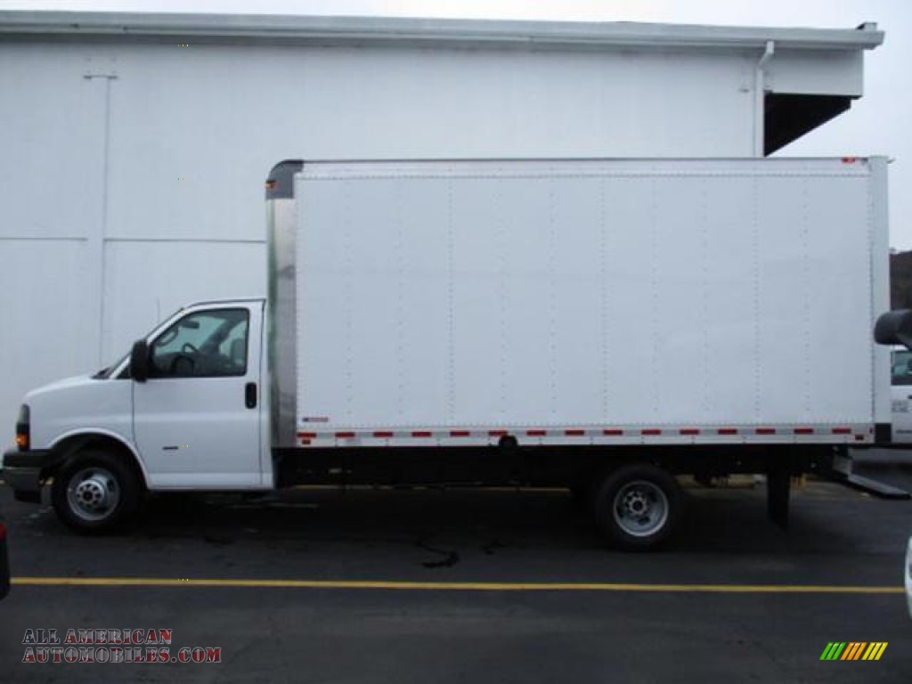 2019 Savana Cutaway 3500 Commercial Moving Truck - Summit White / Medium Pewter photo #1