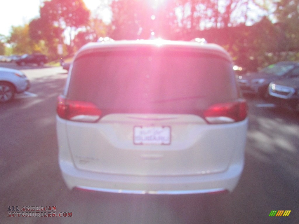 2017 Pacifica Touring L Plus - Bright White / Cognac/Alloy/Toffee photo #7