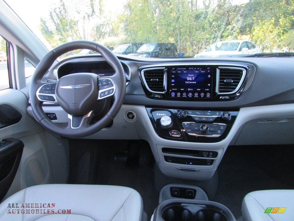 2017 Pacifica Touring L Plus - Bright White / Cognac/Alloy/Toffee photo #10
