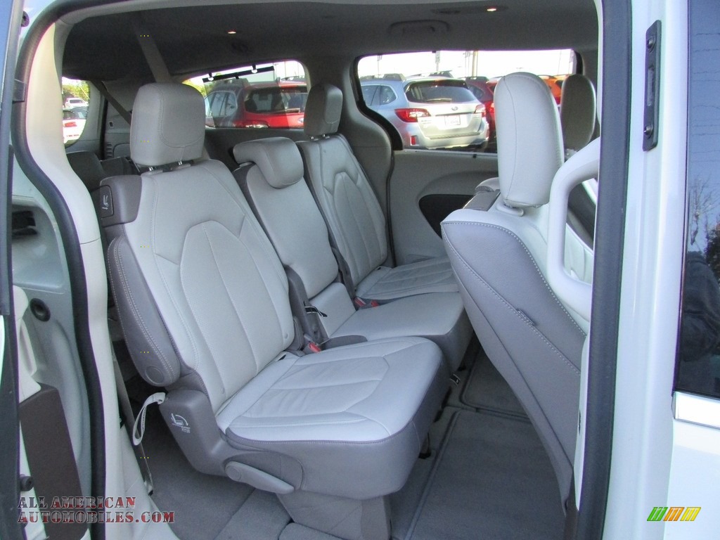2017 Pacifica Touring L Plus - Bright White / Cognac/Alloy/Toffee photo #20