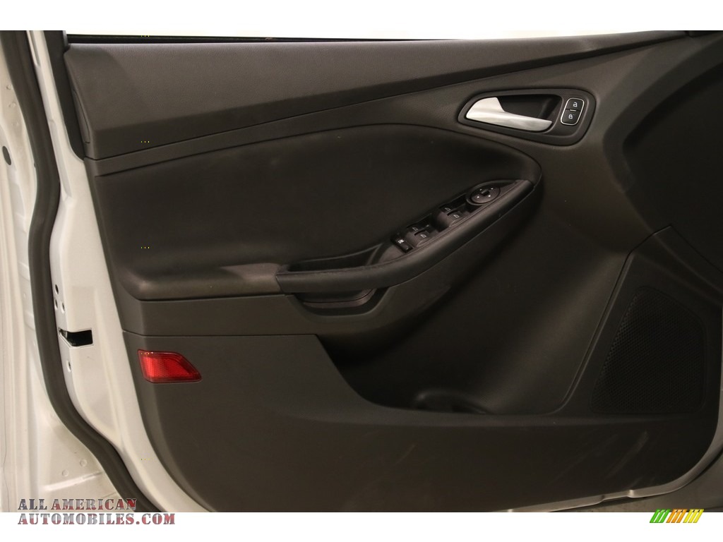 2018 Focus SE Sedan - Ingot Silver / Charcoal Black photo #4
