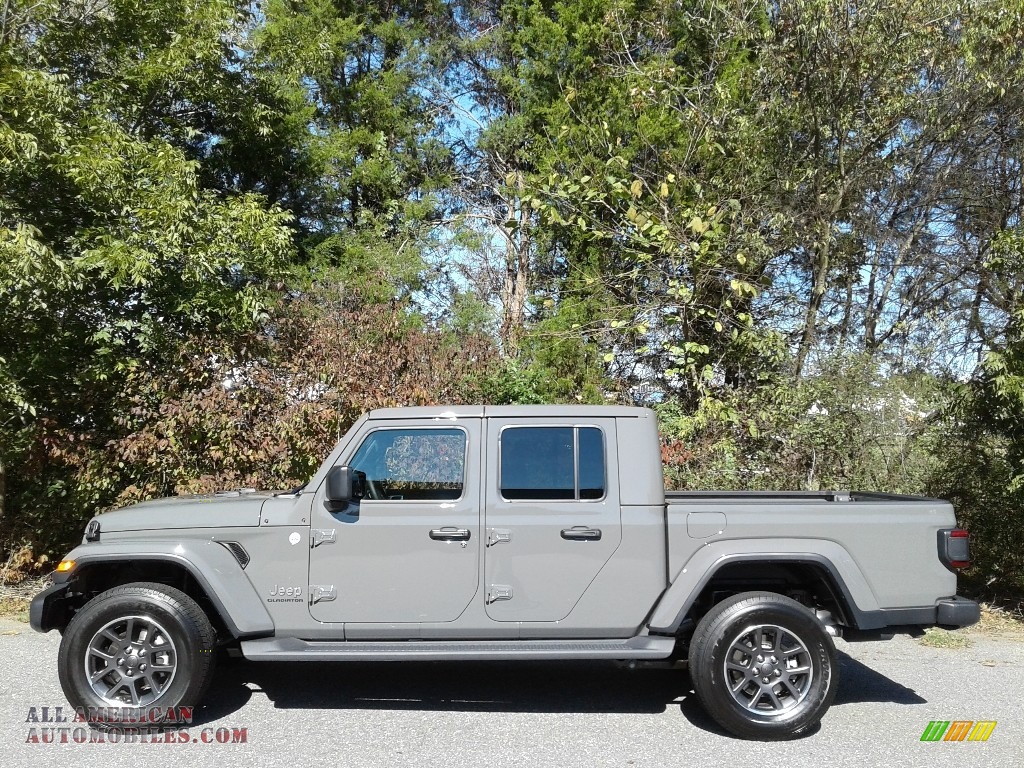 Sting-Gray / Black Jeep Gladiator Overland 4x4