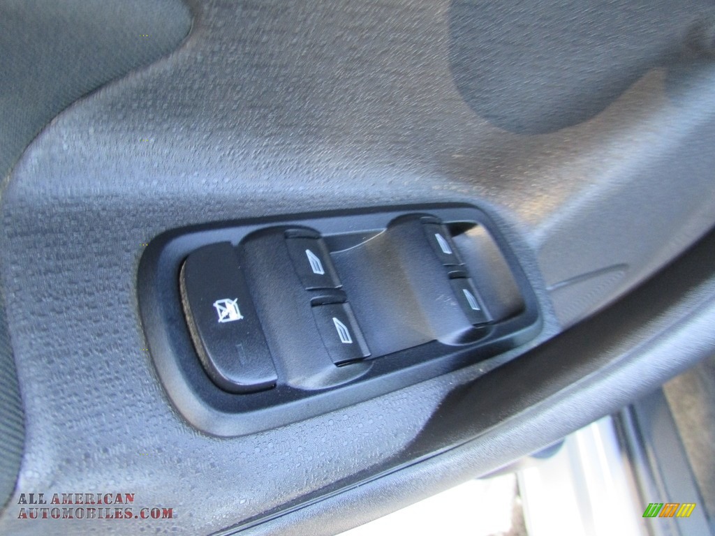 2014 Fiesta SE Sedan - Ingot Silver / Charcoal Black photo #14