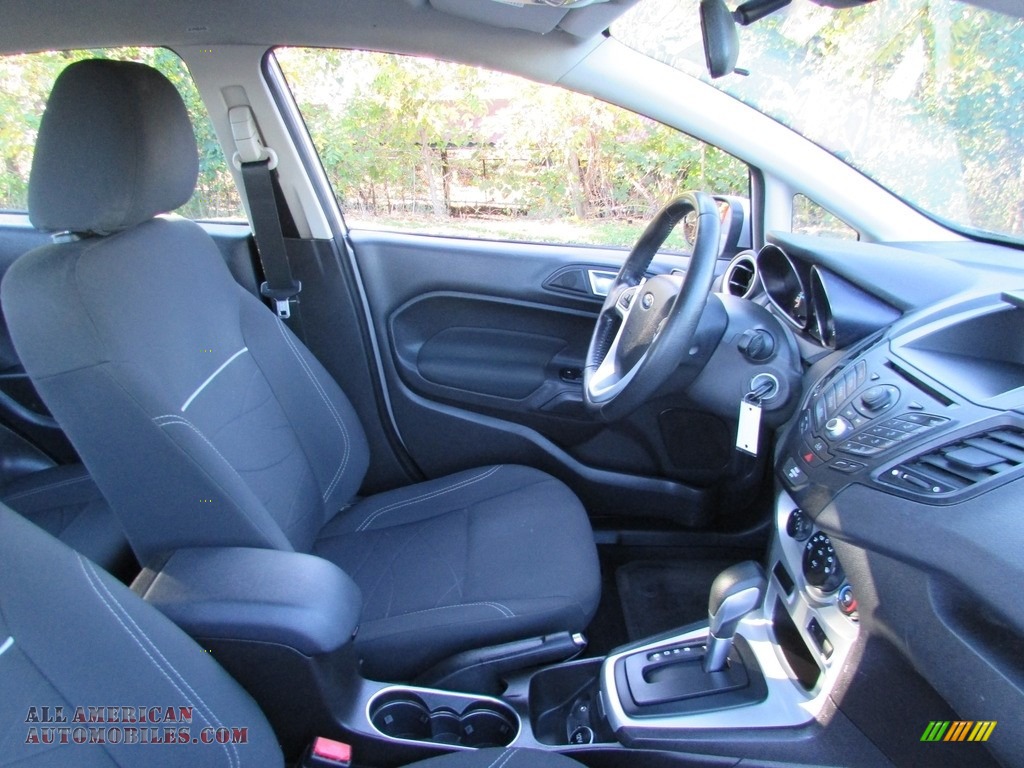 2014 Fiesta SE Sedan - Ingot Silver / Charcoal Black photo #16