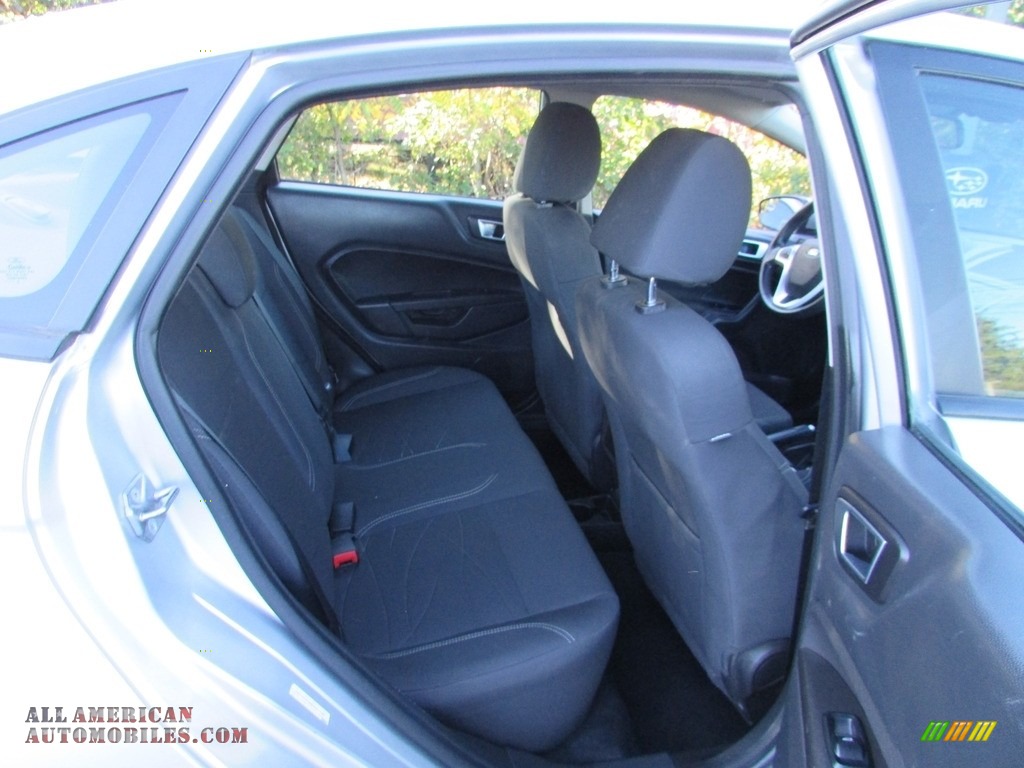 2014 Fiesta SE Sedan - Ingot Silver / Charcoal Black photo #18