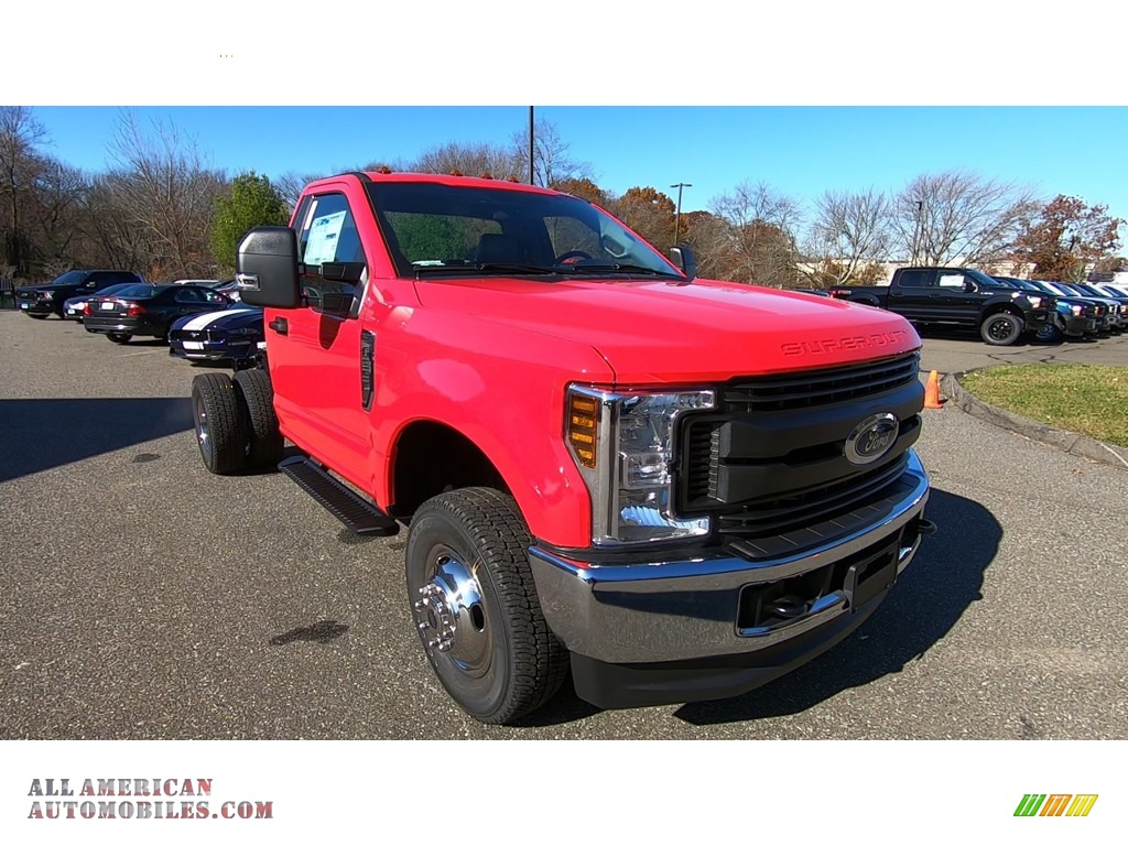 2019 F350 Super Duty XL Regular Cab 4x4 Chassis - Race Red / Earth Gray photo #4