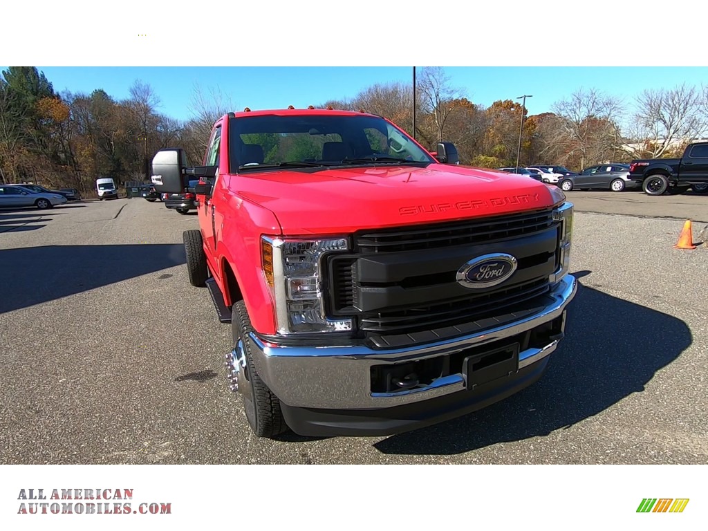 2019 F350 Super Duty XL Regular Cab 4x4 Chassis - Race Red / Earth Gray photo #5