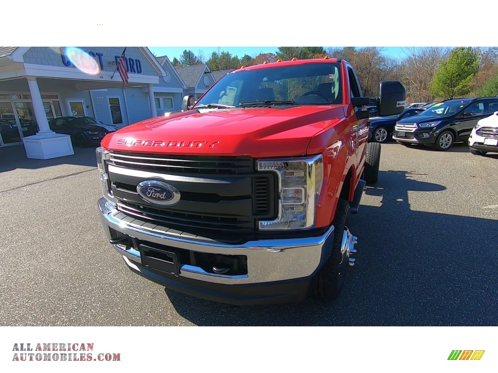 2019 F350 Super Duty XL Regular Cab 4x4 Chassis - Race Red / Earth Gray photo #8