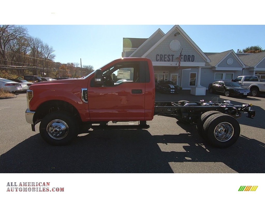 2019 F350 Super Duty XL Regular Cab 4x4 Chassis - Race Red / Earth Gray photo #12