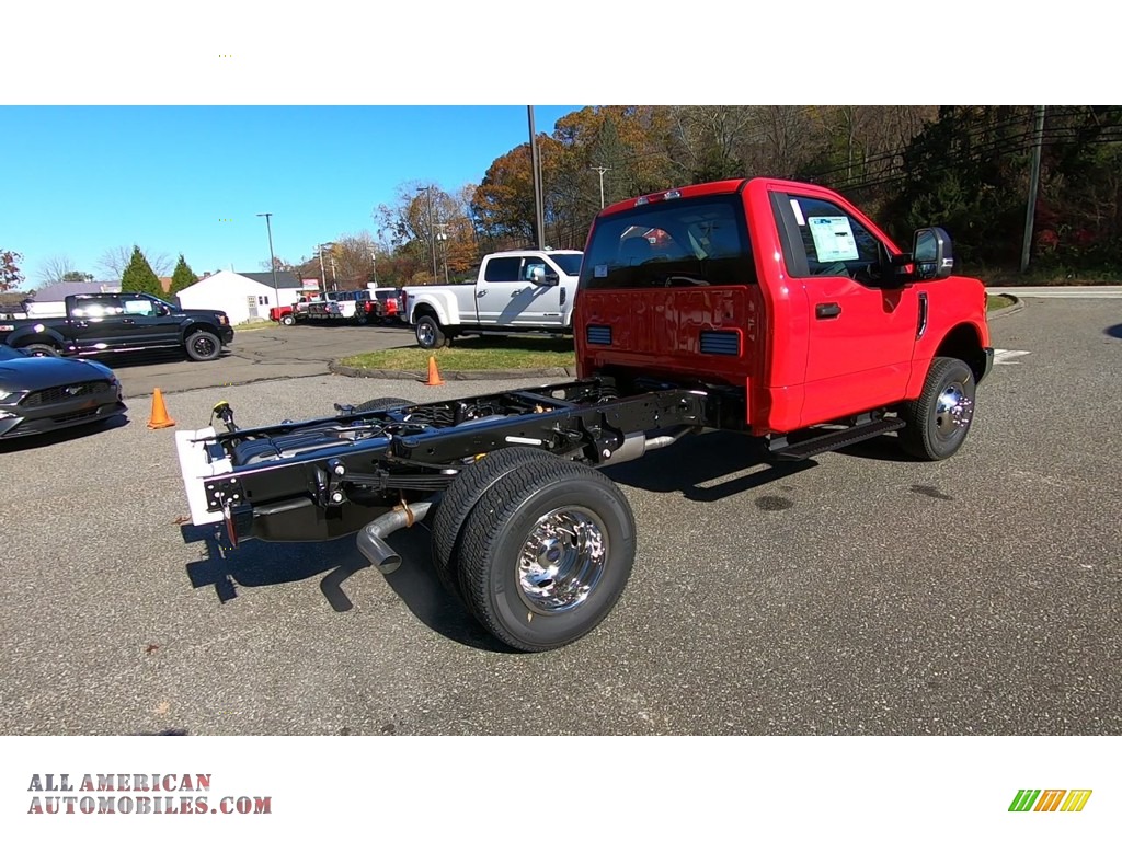 2019 F350 Super Duty XL Regular Cab 4x4 Chassis - Race Red / Earth Gray photo #23