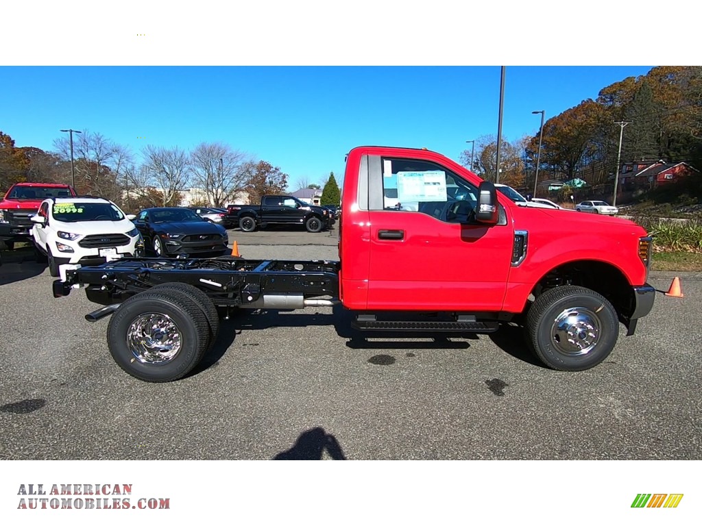 2019 F350 Super Duty XL Regular Cab 4x4 Chassis - Race Red / Earth Gray photo #25