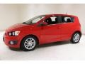 Chevrolet Sonic LT Hatch Victory Red photo #3