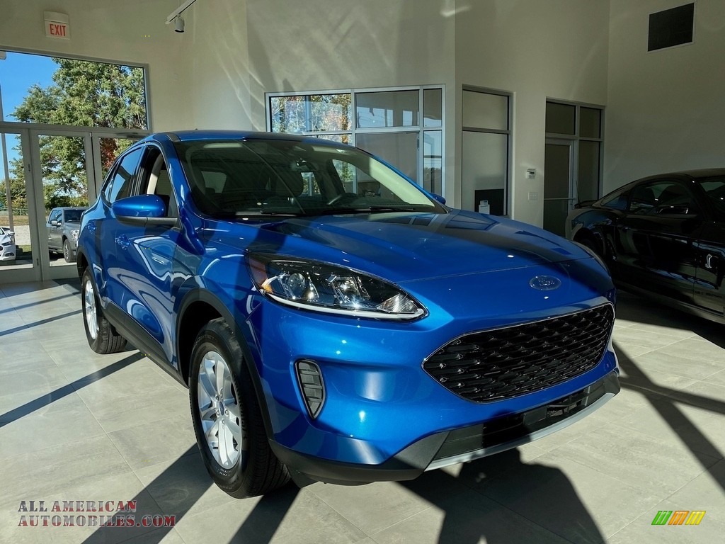 Velocity Blue Metallic / Sandstone Ford Escape SE 4WD