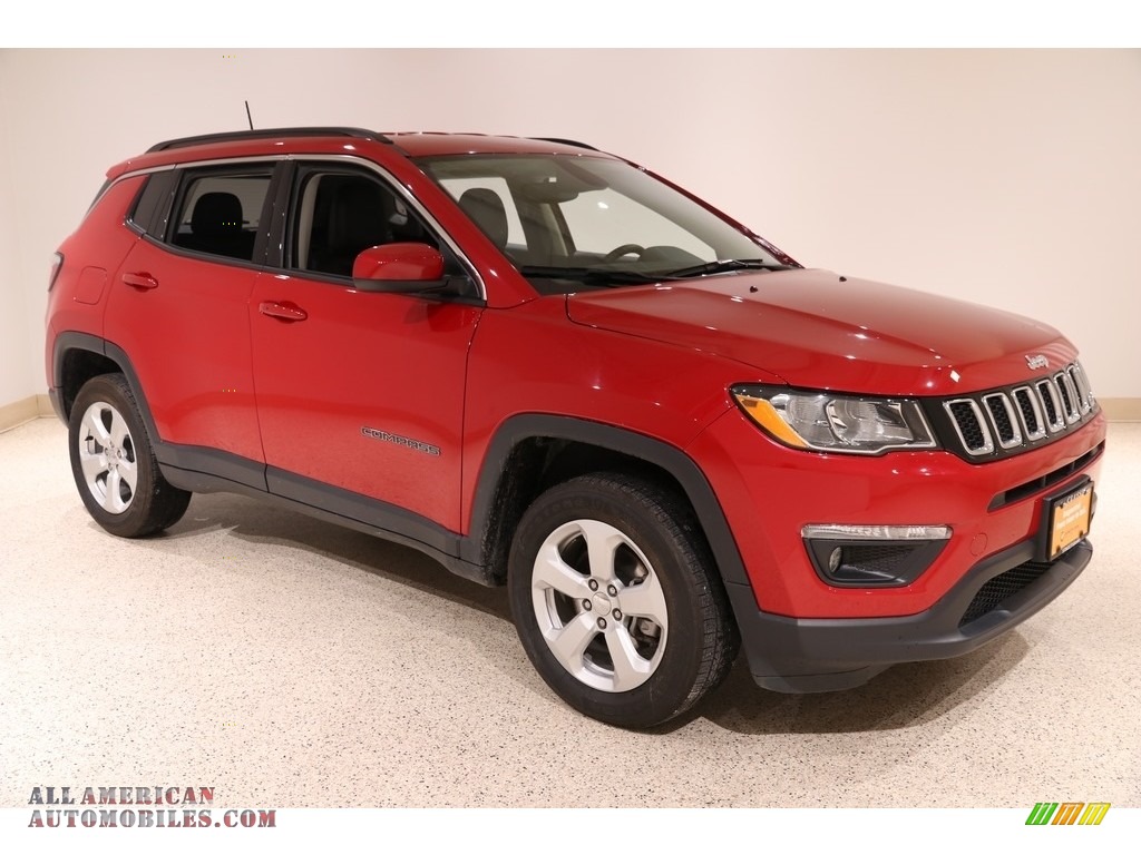 Red-Line Pearl / Black Jeep Compass Altitude 4x4