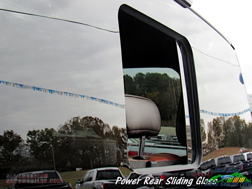 2019 F450 Super Duty King Ranch Crew Cab 4x4 - White Platinum Metallic Tri-Coat / King Ranch Java photo #27
