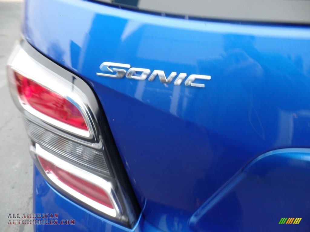 2020 Sonic LT Hatchback - Kinetic Blue Metallic / Jet Black photo #12