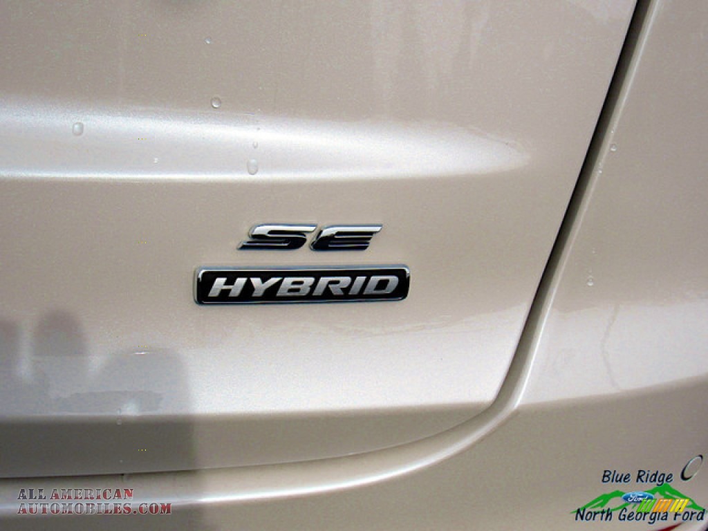 2020 Fusion Hybrid SE - White Platinum / Medium Light Stone photo #36